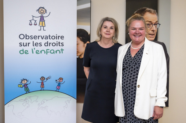 Professeure Carmen Lavallée, directrice de l’Observatoire sur les droits de l’enfant et professeure Anne Lessard, vice-rectrice à la recherche et vice-rectrice aux relations internationales