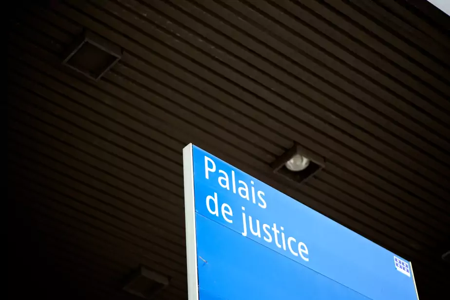 Un homme qui gagne 100 000 $ par année a été condamné à rembourser ses enfants qu’il exploitait financièrement.