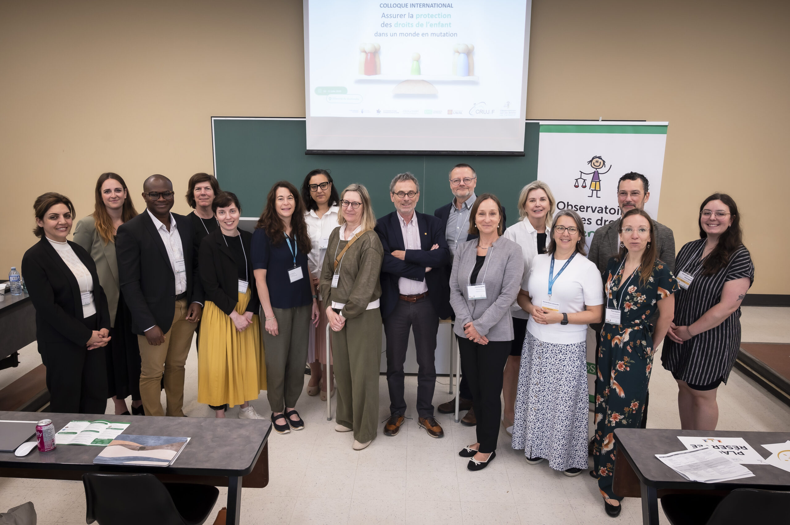 Les participants au colloque "Assurer la protection des droits de l'enfant dans un monde en mutation"